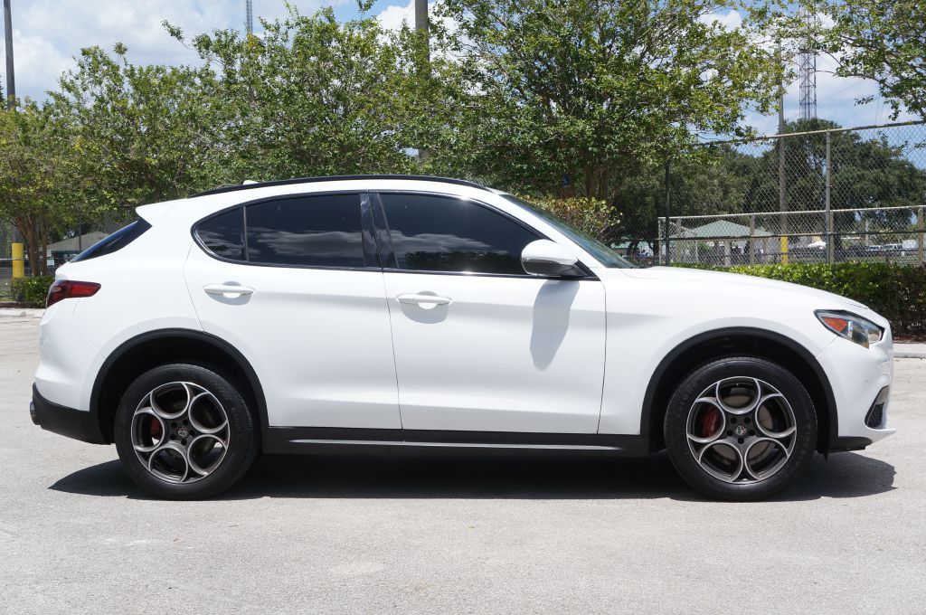 Photo 12 of this ALFA ROMEO STELVIO