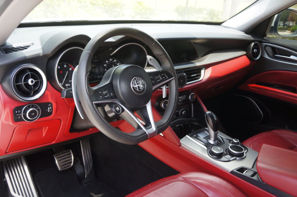 Photo 21 of this ALFA ROMEO STELVIO