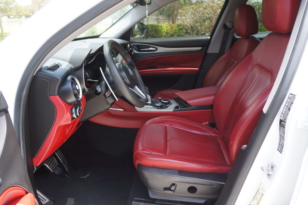 Photo 22 of this ALFA ROMEO STELVIO