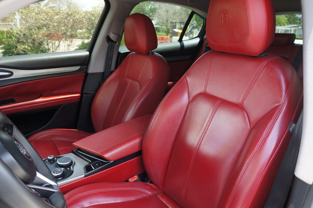 Photo 23 of this ALFA ROMEO STELVIO