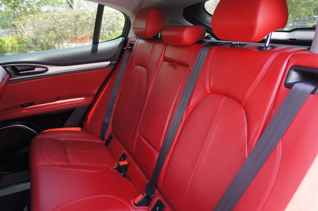 Photo 26 of this ALFA ROMEO STELVIO