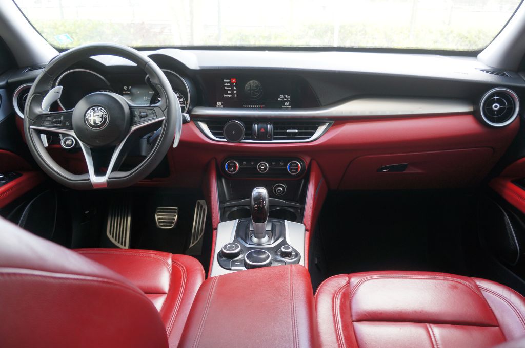 Photo 27 of this ALFA ROMEO STELVIO