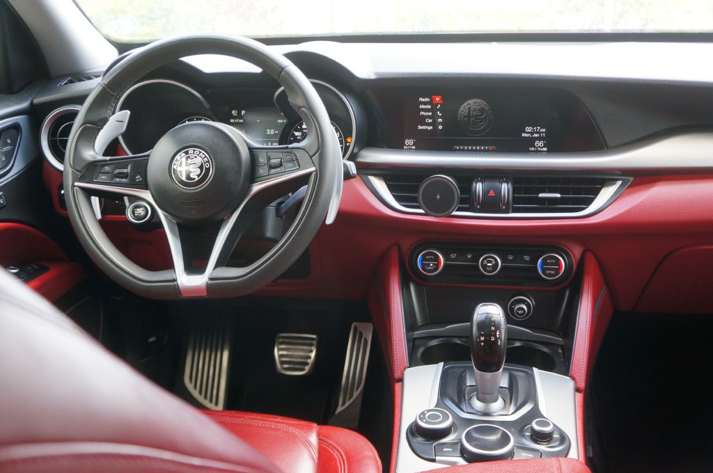 Photo 28 of this ALFA ROMEO STELVIO