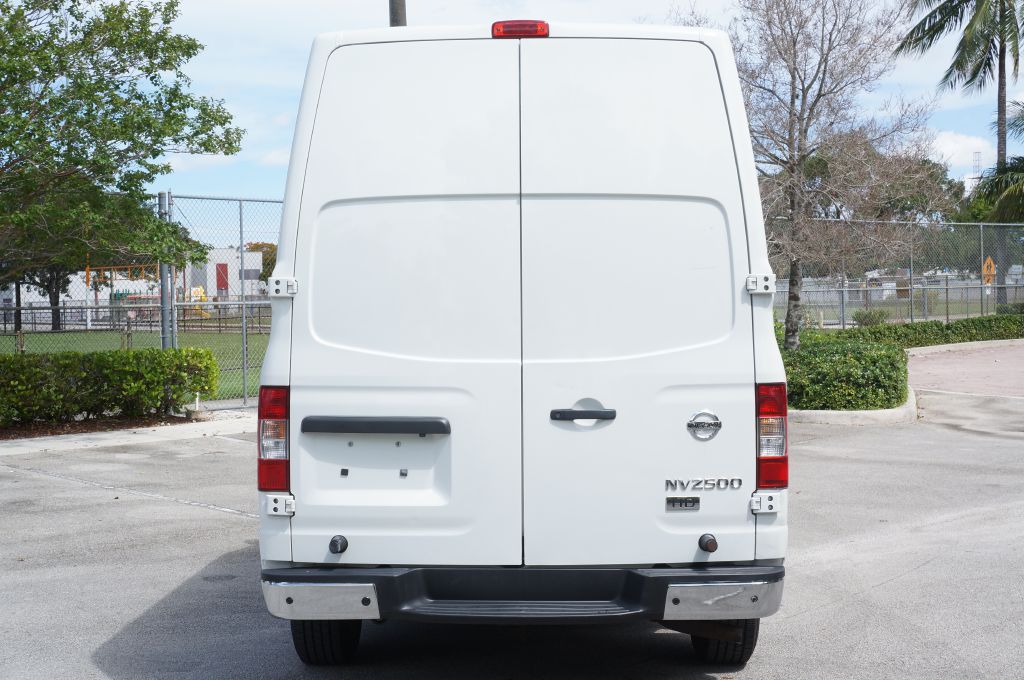 Photo 10 of this NISSAN NV 2500 S HD HR
