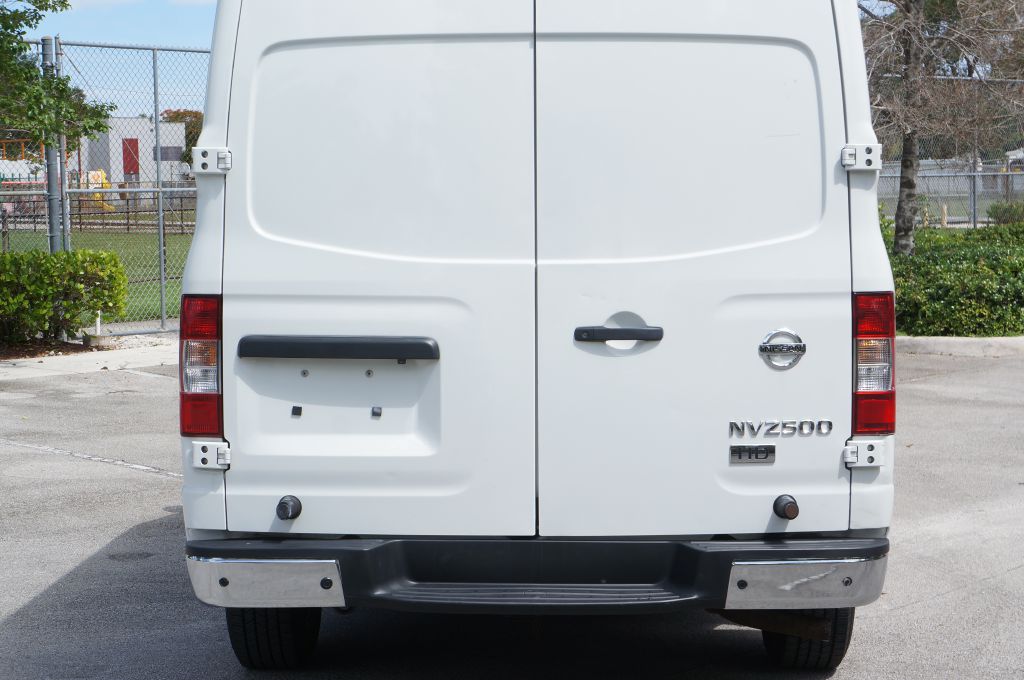 Photo 11 of this NISSAN NV 2500 S HD HR