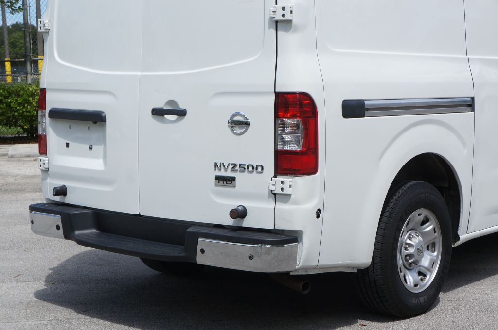 Photo 16 of this NISSAN NV 2500 S HD HR