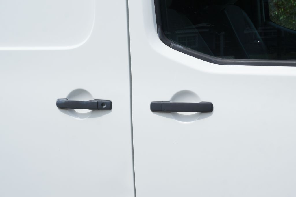 Photo 18 of this NISSAN NV 2500 S HD HR