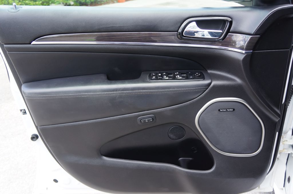 Photo 18 of this JEEP GRAND CHEROKEE