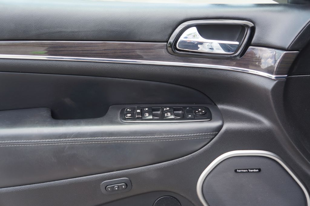 Photo 19 of this JEEP GRAND CHEROKEE