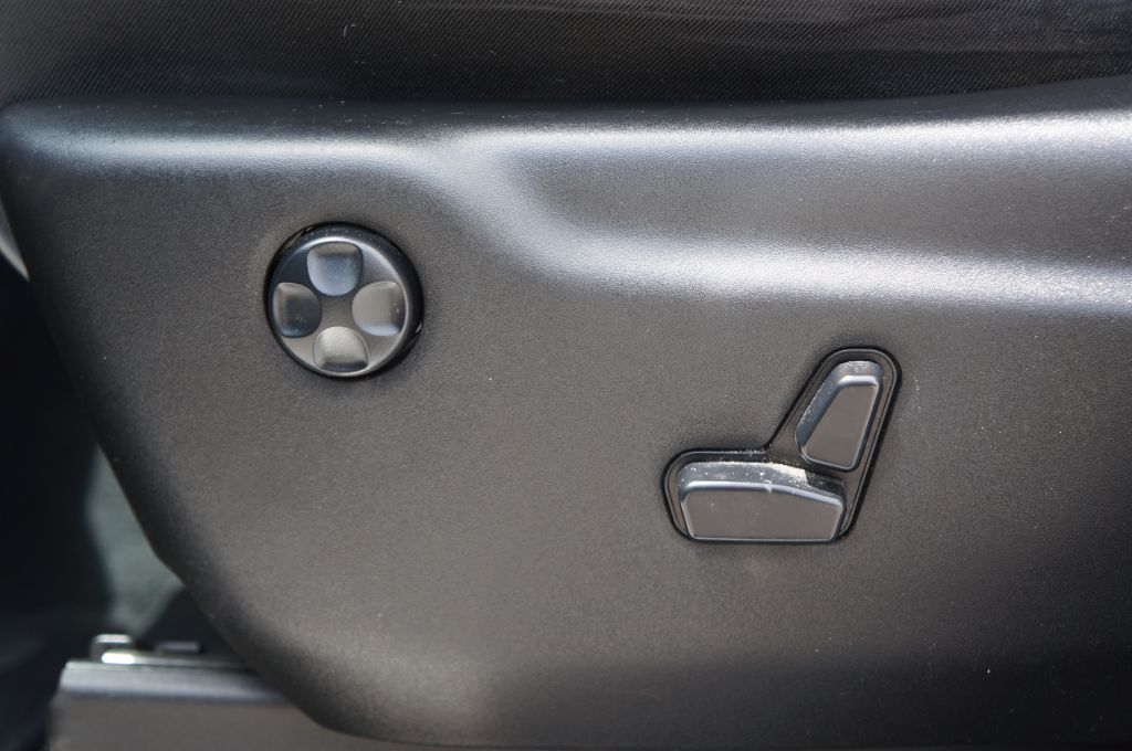 Photo 24 of this JEEP GRAND CHEROKEE