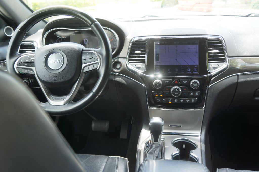Photo 30 of this JEEP GRAND CHEROKEE