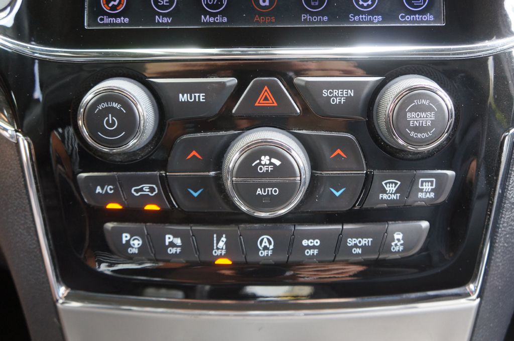 Photo 35 of this JEEP GRAND CHEROKEE