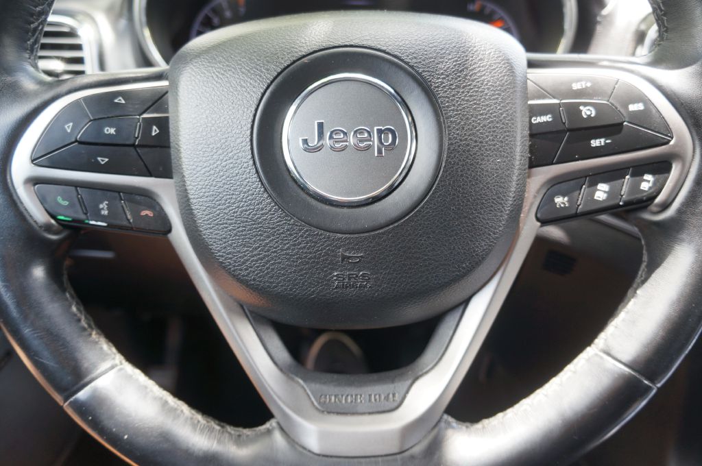 Photo 38 of this JEEP GRAND CHEROKEE
