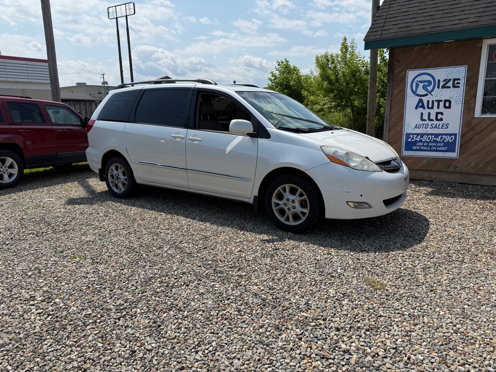 2006 Toyota Sienna's photo