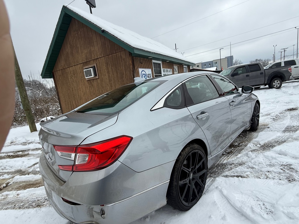 Additional photo of vehicle.