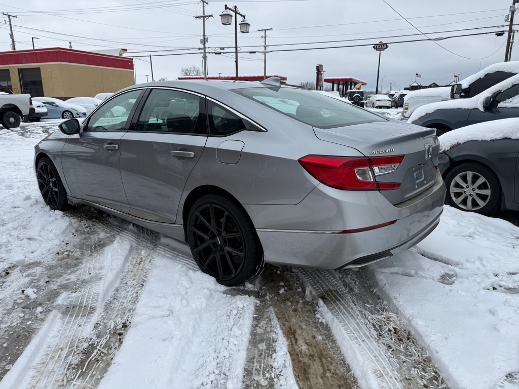 Additional photo of vehicle.