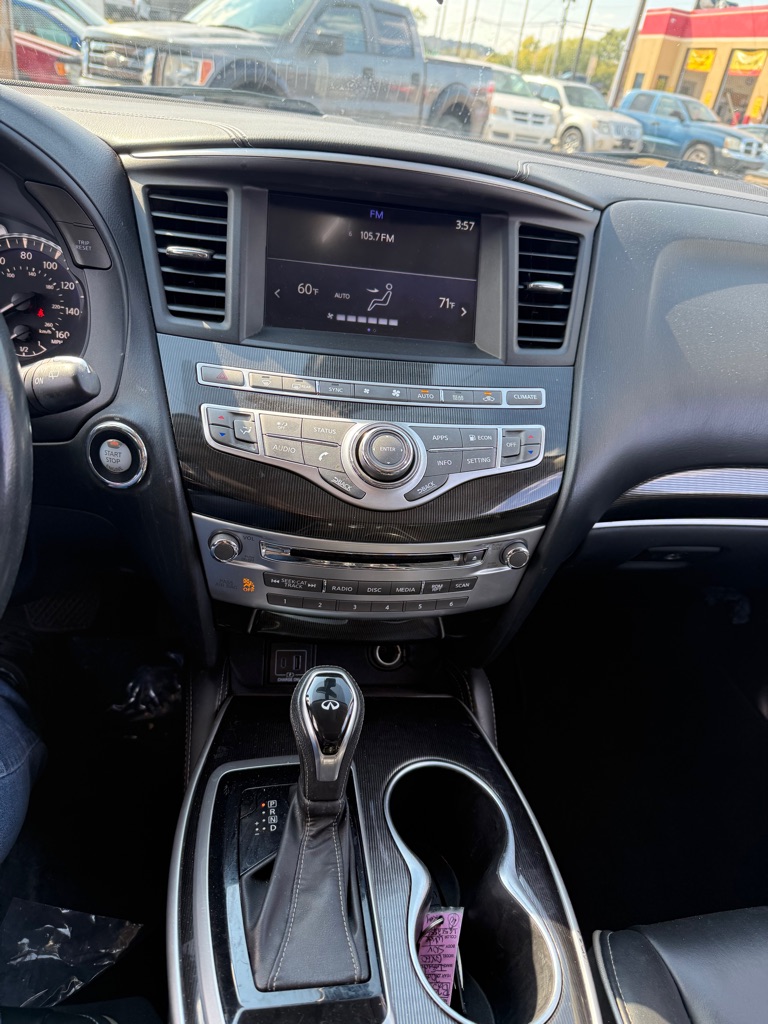 Additional photo of vehicle.