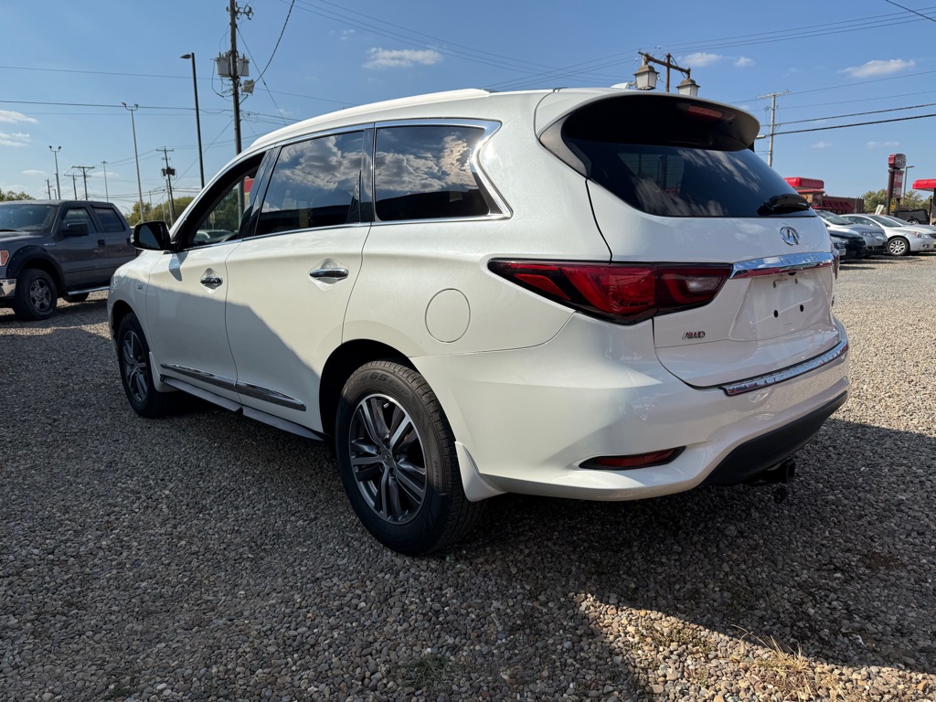 Additional photo of vehicle.