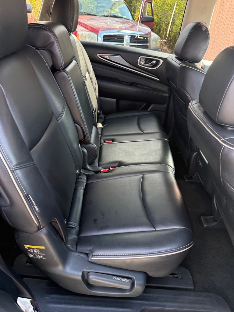 Additional photo of vehicle.