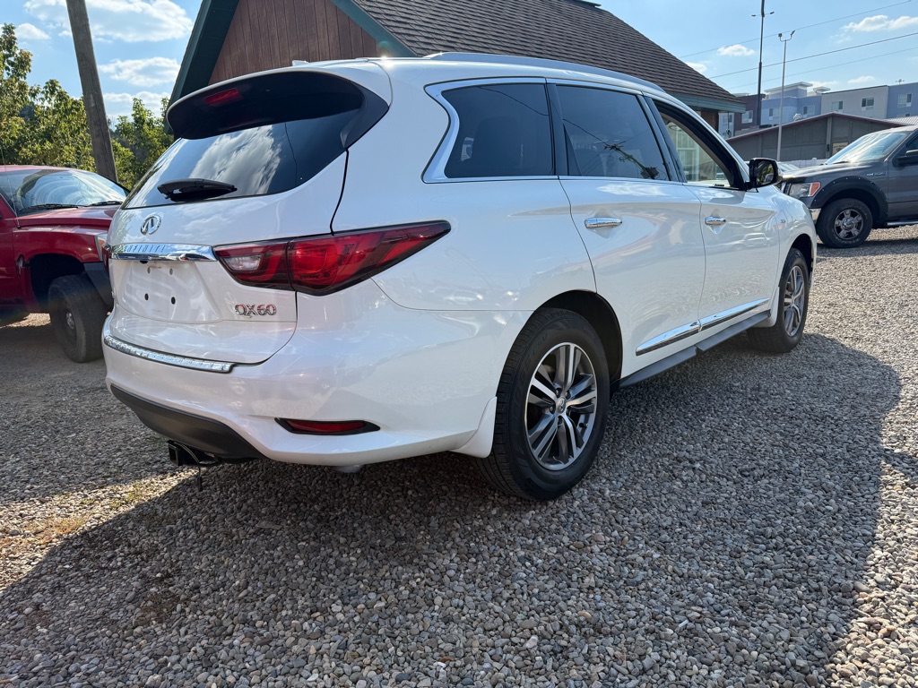 Additional photo of vehicle.