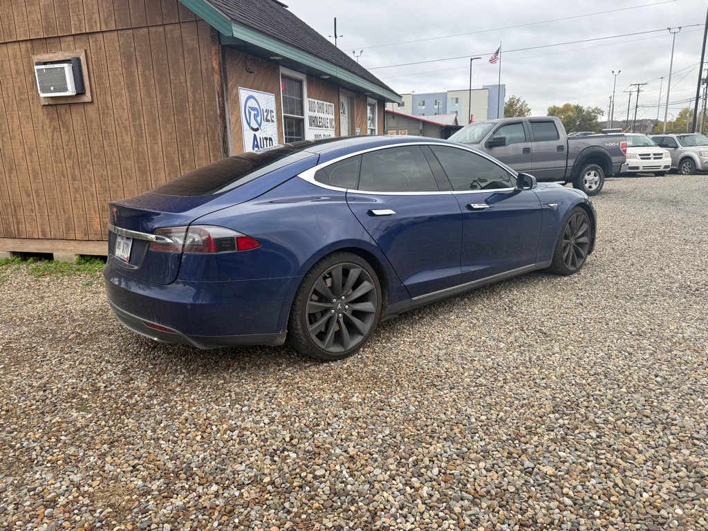 Additional photo of vehicle.