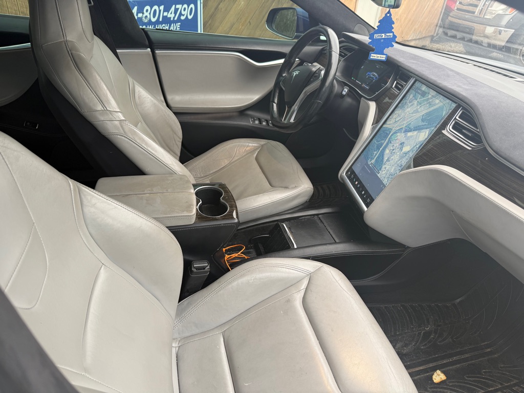 Additional photo of vehicle.