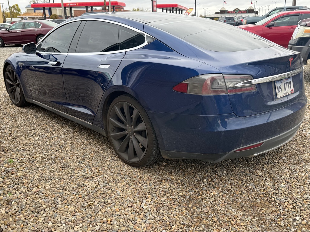 Additional photo of vehicle.