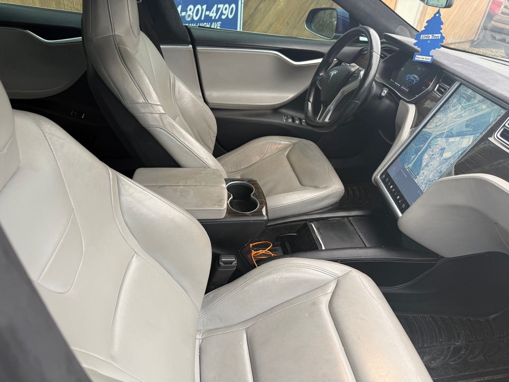 Additional photo of vehicle.