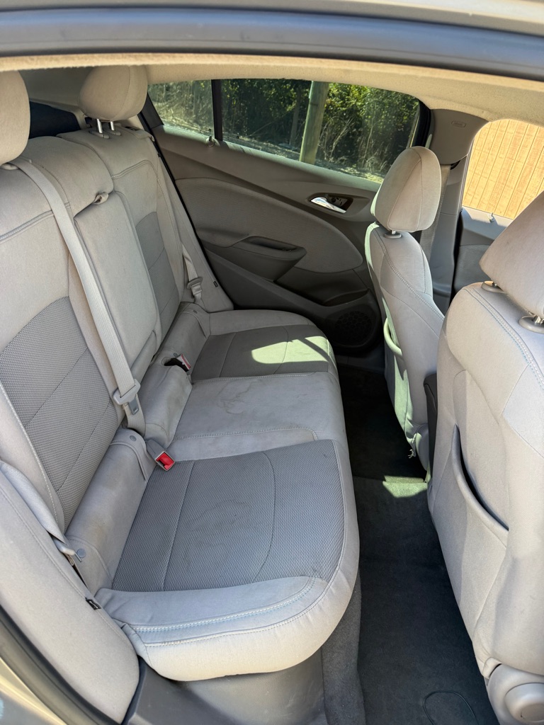 Additional photo of vehicle.