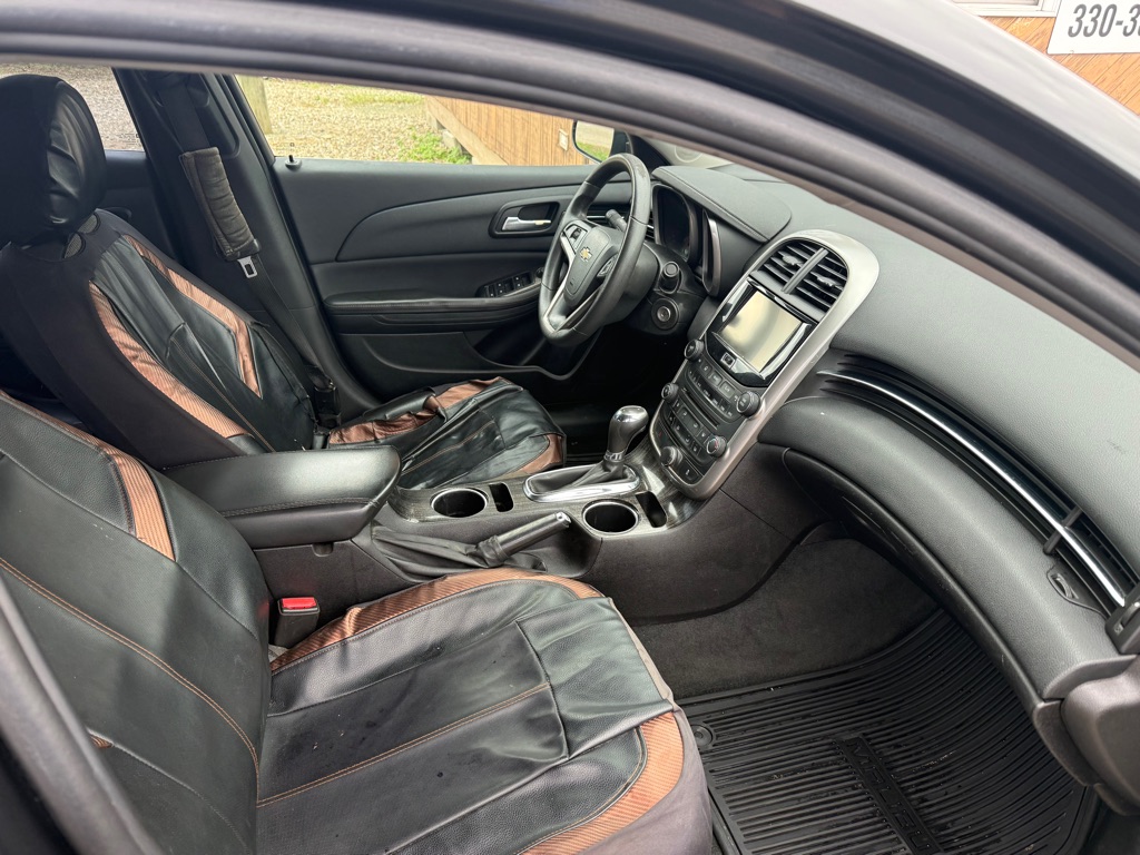 Additional photo of vehicle.