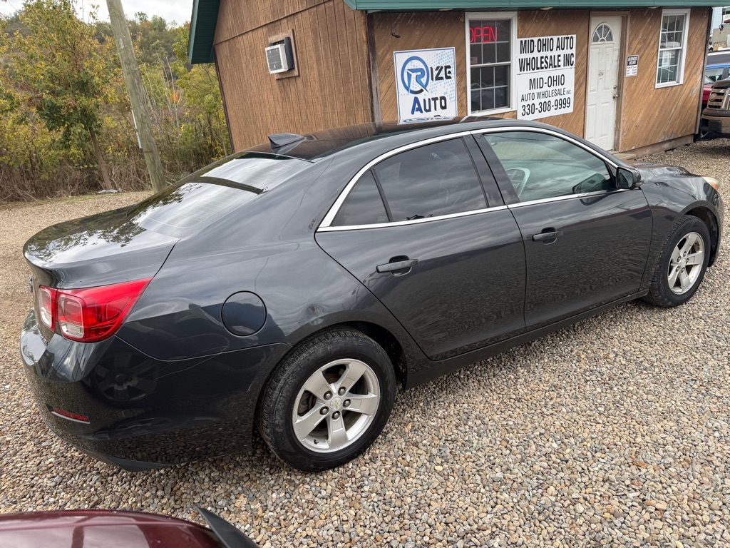 Additional photo of vehicle.