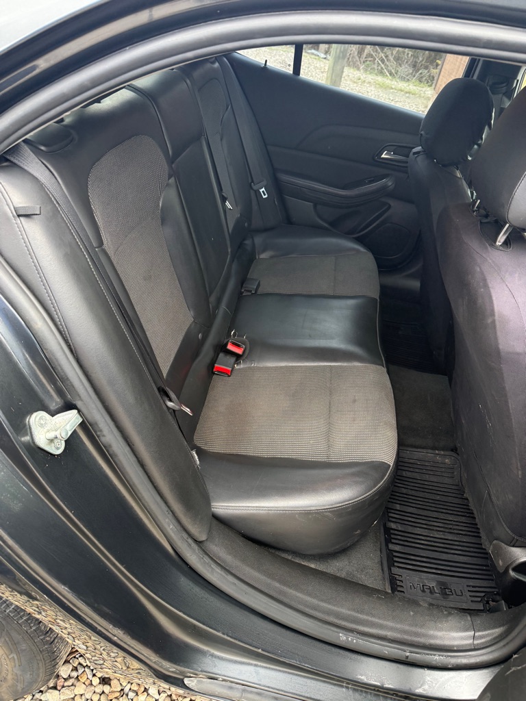 Additional photo of vehicle.