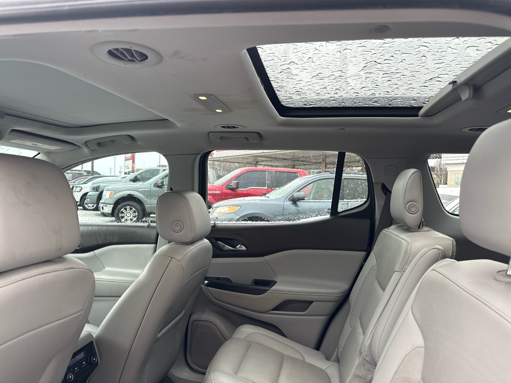 Additional photo of vehicle.