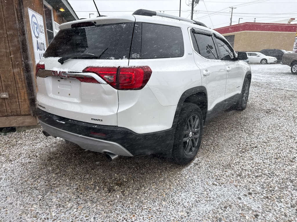 Additional photo of vehicle.