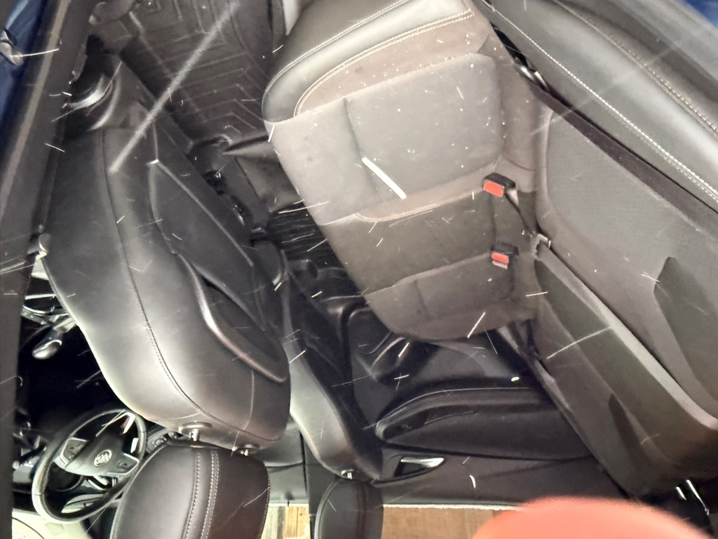 Additional photo of vehicle.