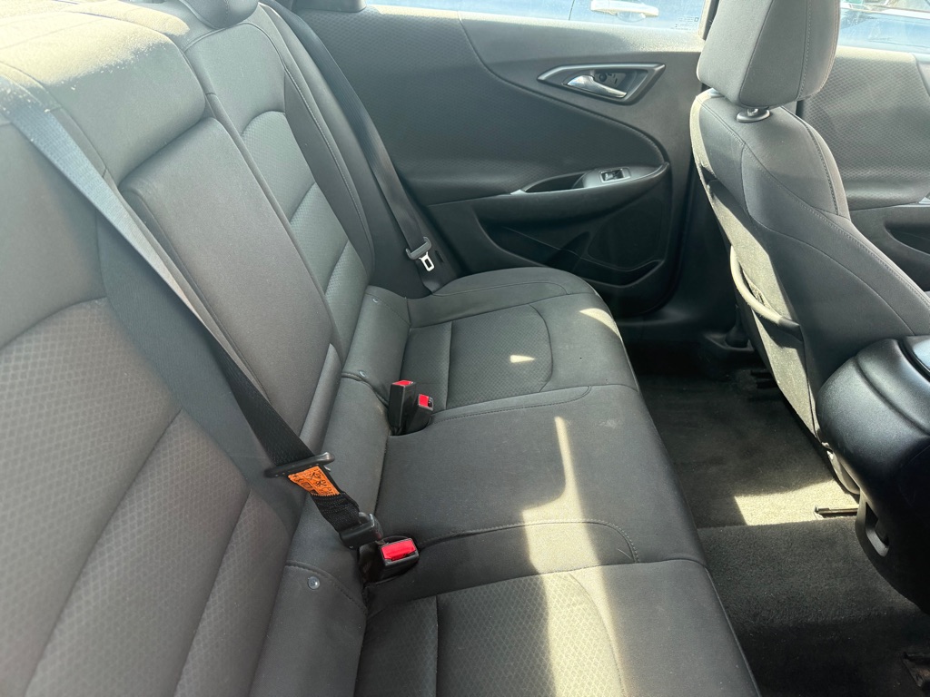 Additional photo of vehicle.