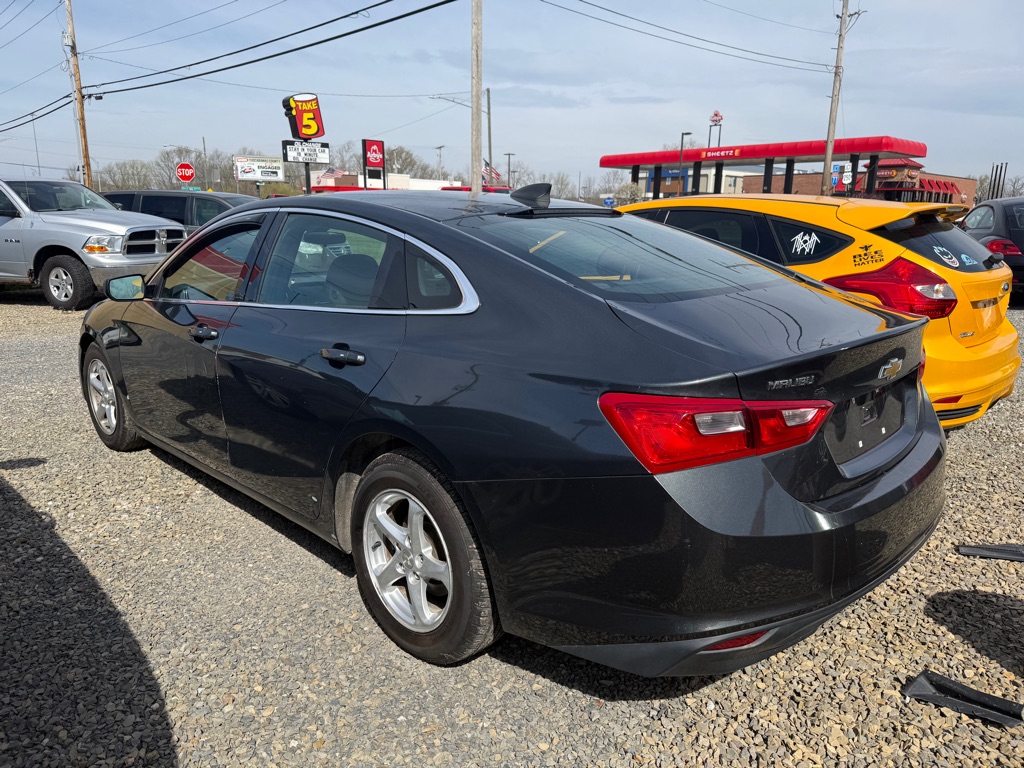 Additional photo of vehicle.