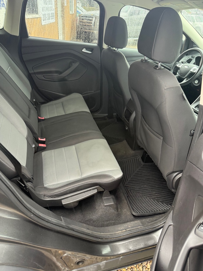 Additional photo of vehicle.