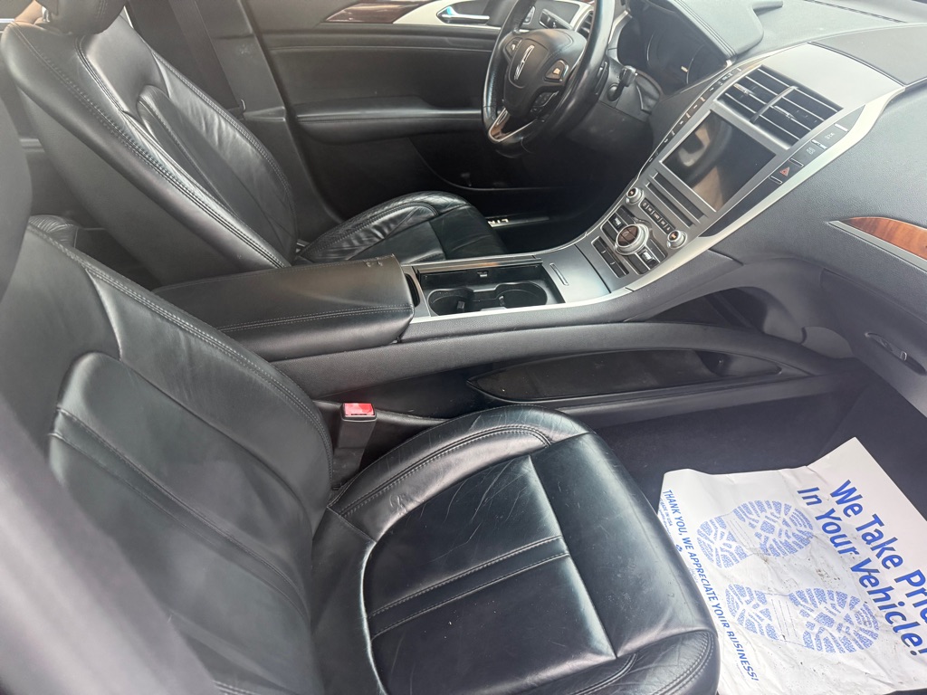 Additional photo of vehicle.