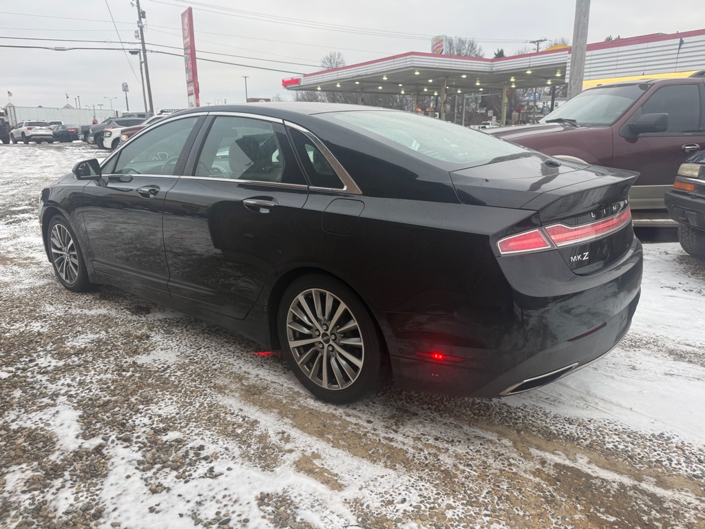 Additional photo of vehicle.