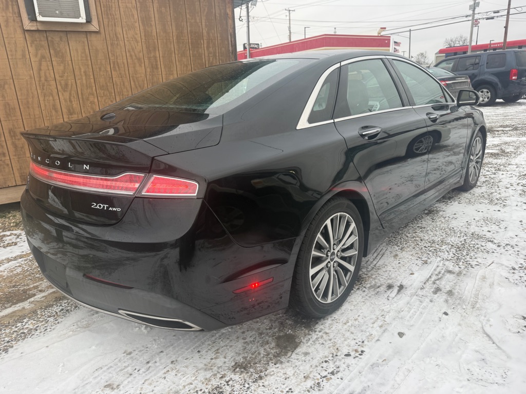 Additional photo of vehicle.