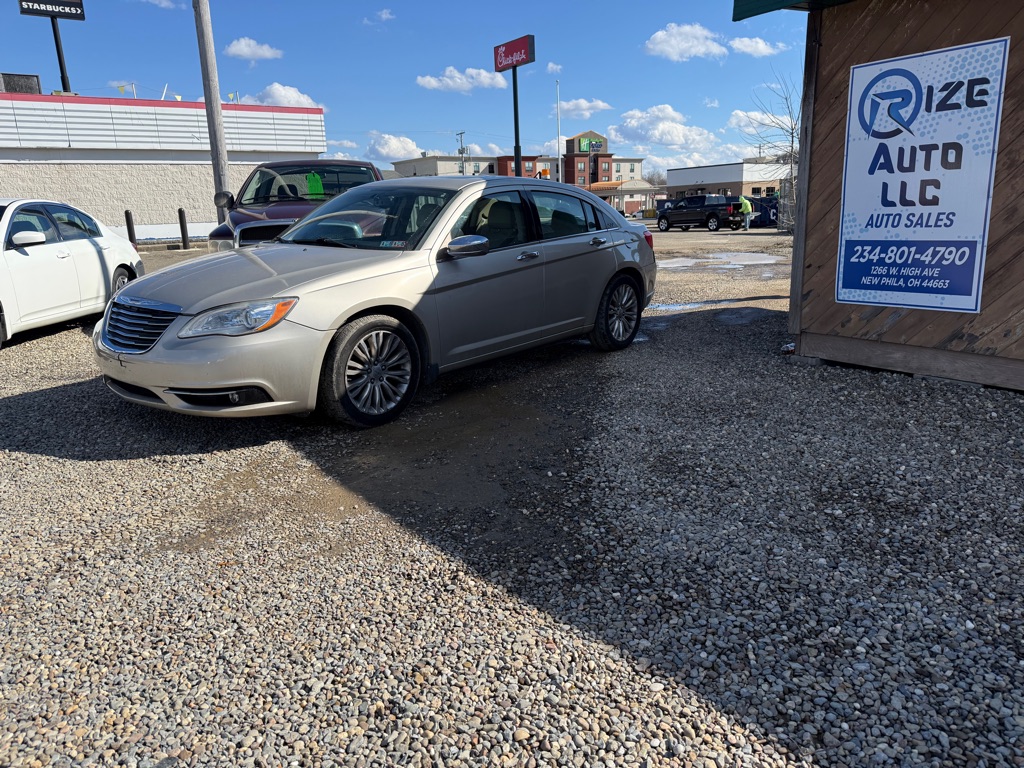 2013 Chrysler 200 Limited's photo