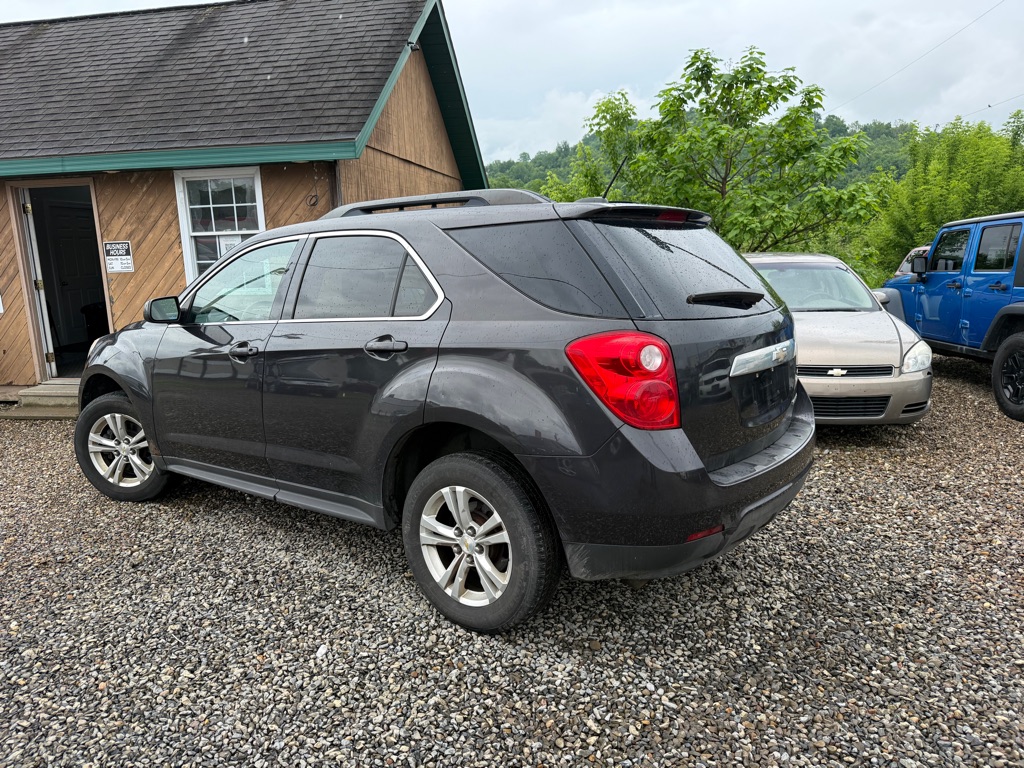 Additional photo of vehicle.