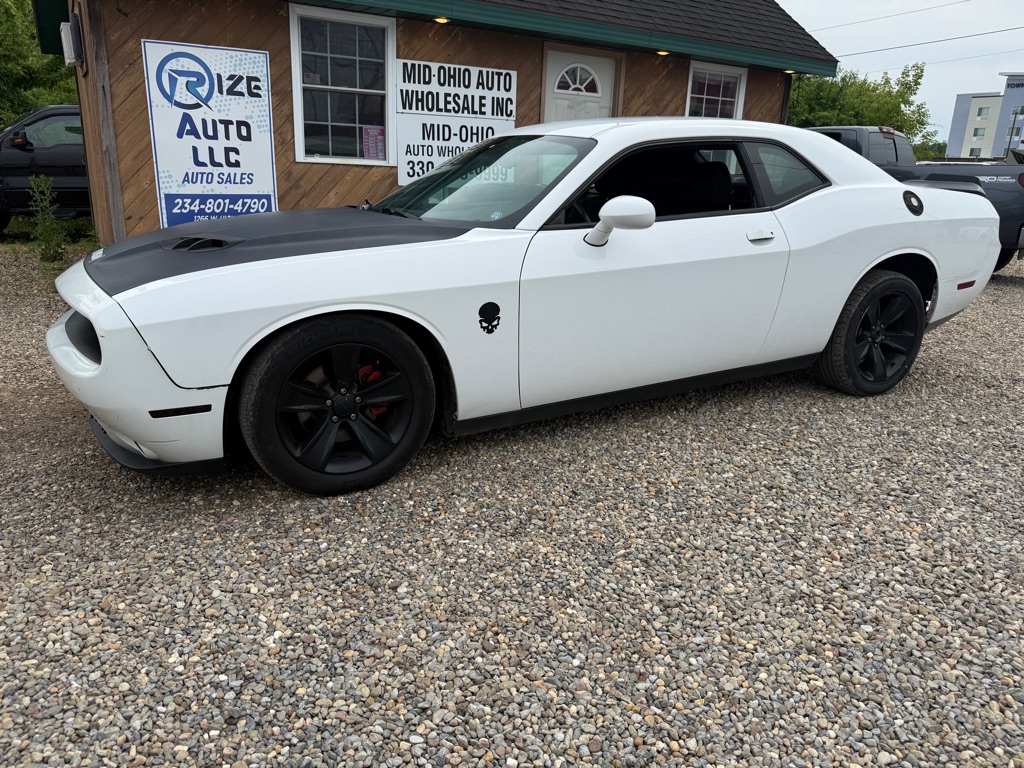 2015 Dodge Challenger SXT's photo
