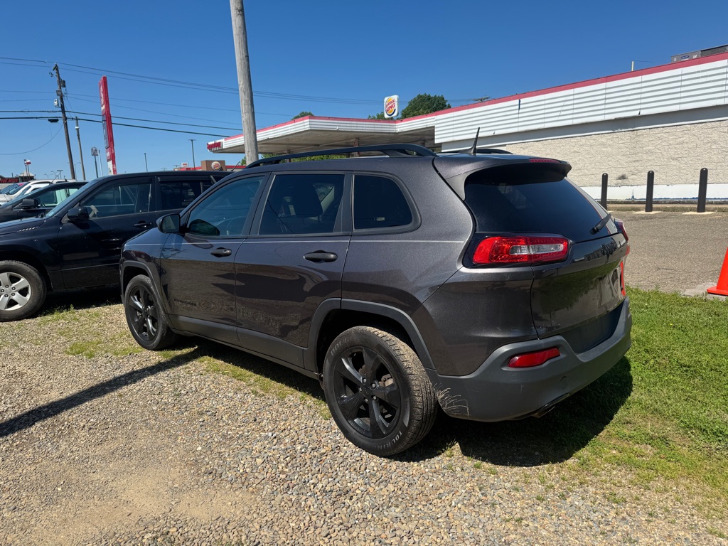 Additional photo of vehicle.