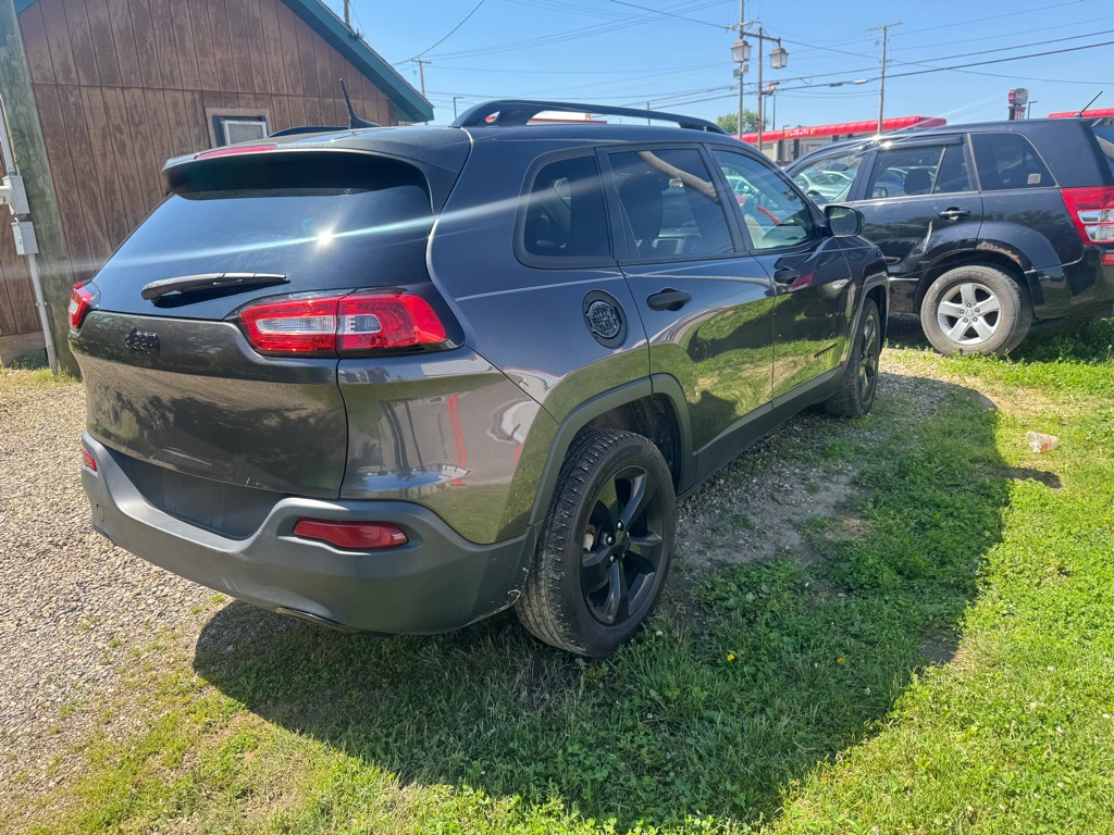Additional photo of vehicle.
