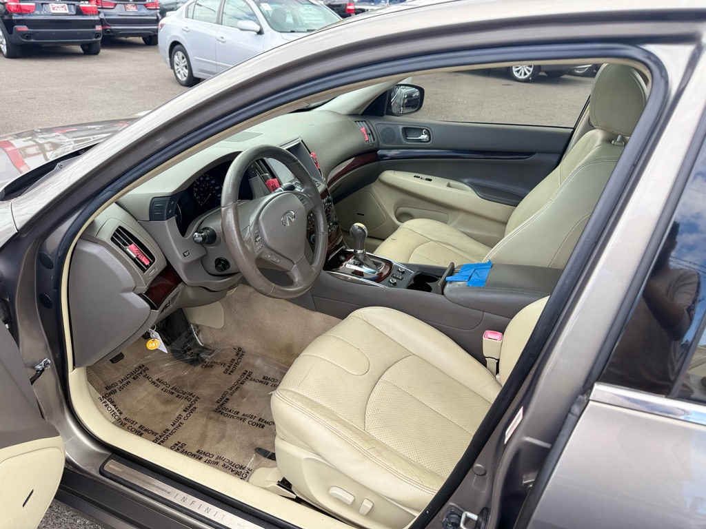 Photo 10 of this INFINITI G37 SEDAN
