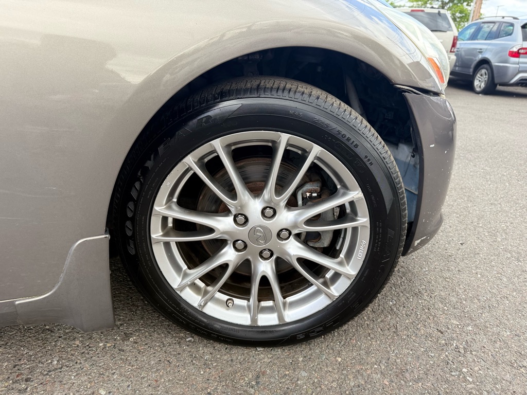 Photo 18 of this INFINITI G37 SEDAN