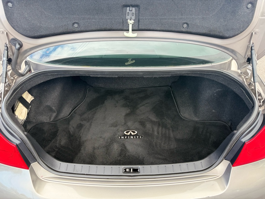 Photo 16 of this INFINITI G37 SEDAN