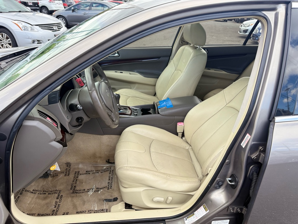 Photo 12 of this INFINITI G37 SEDAN